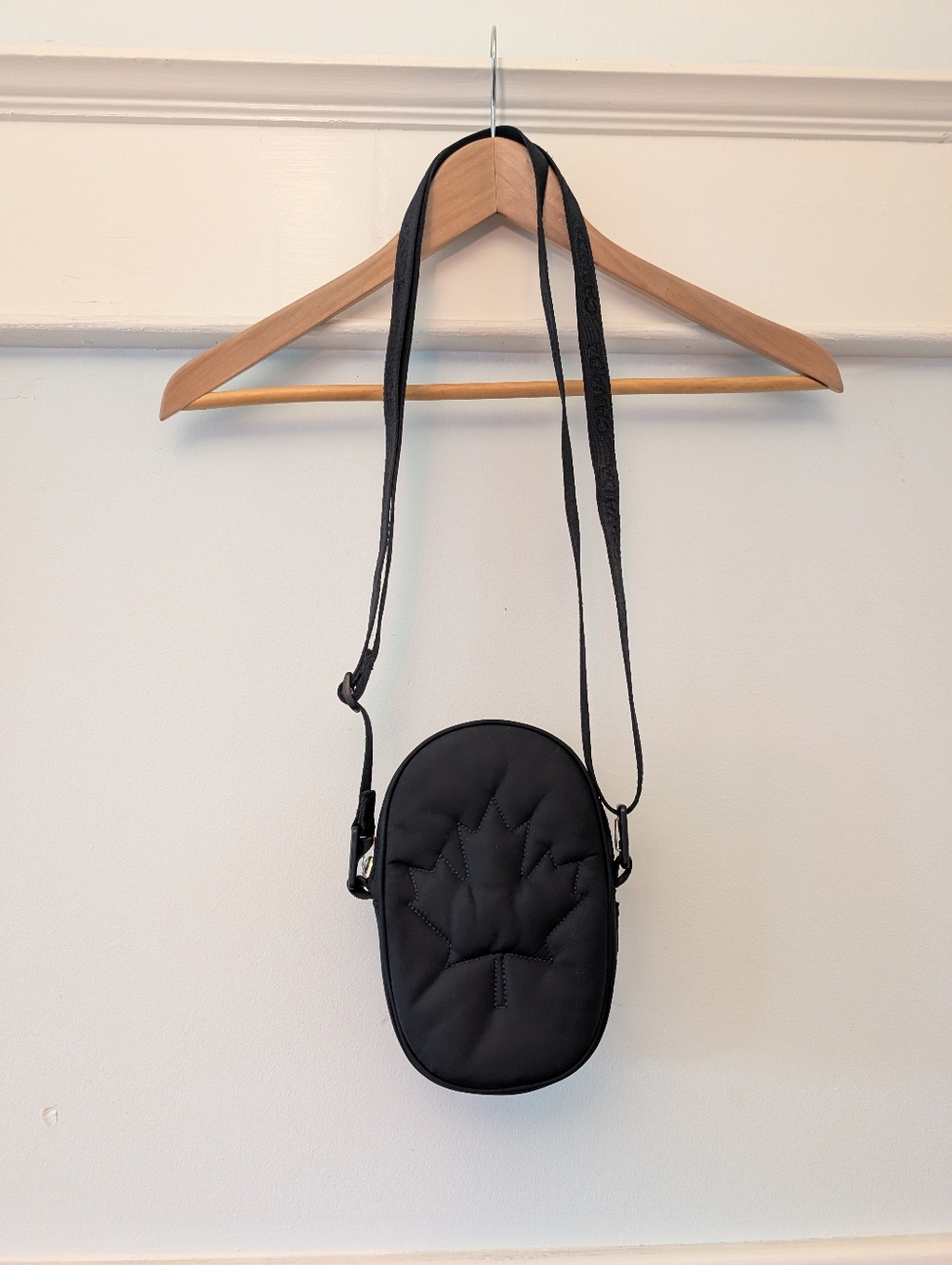Lululemon ✨LIMITED EDITION ✨Team Canada Olympic 2022 Legacy Crossbody Bag - Picture 8 of 8